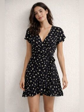 Audrey 3+1 Black Daisy Floral Wrap Mini Dress Tie Waist Size Small